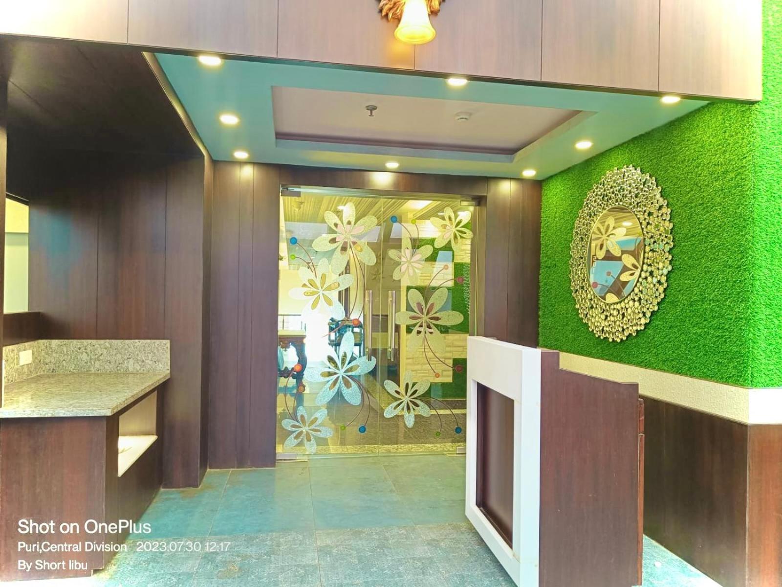 Hotel Kuber Palace: Beachfront Comfort with Temple Proximity Puri Exterior photo