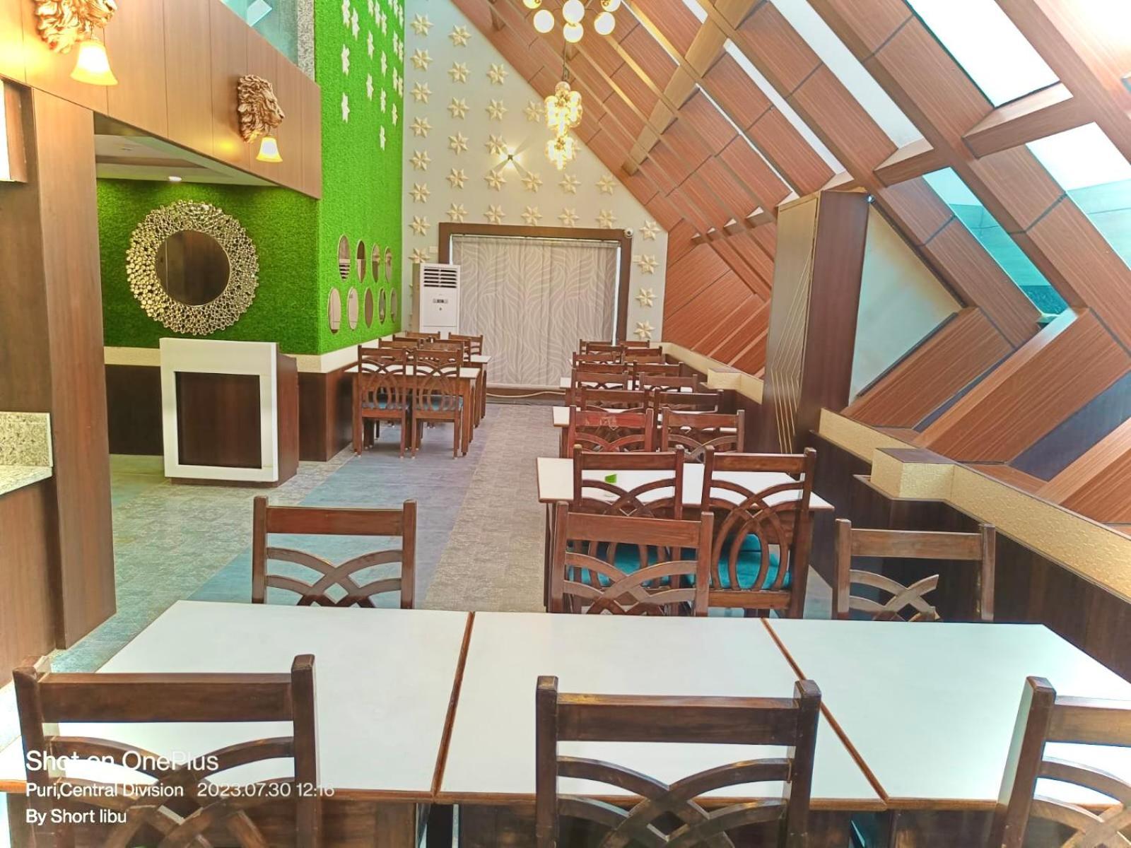 Hotel Kuber Palace: Beachfront Comfort with Temple Proximity Puri Exterior photo