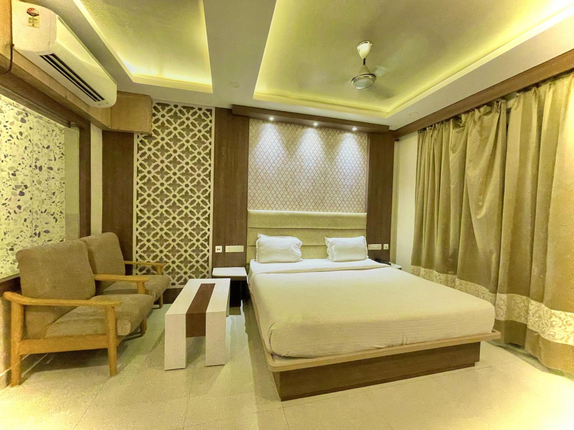 Hotel Kuber Palace: Beachfront Comfort with Temple Proximity Puri Exterior photo