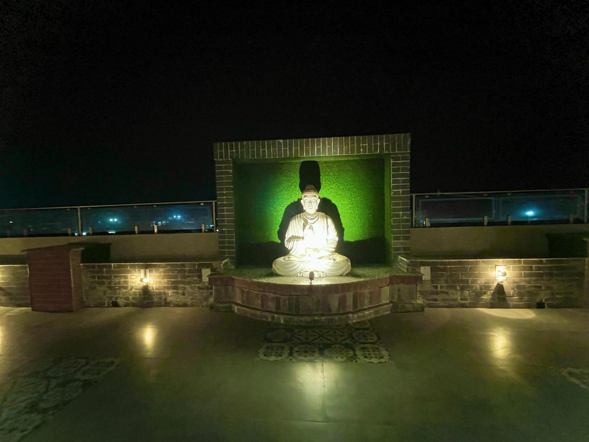 Hotel Kuber Palace: Beachfront Comfort with Temple Proximity Puri Exterior photo