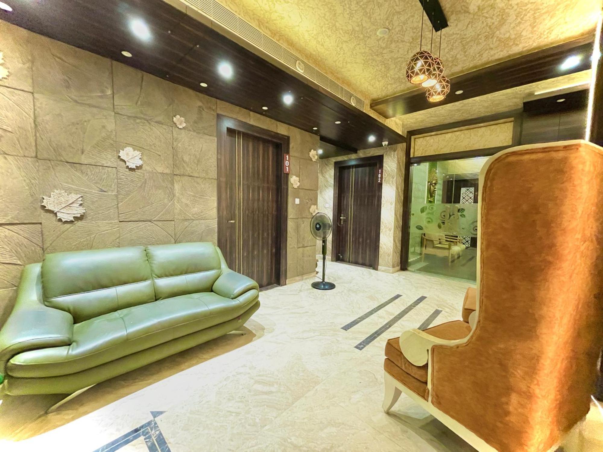 Hotel Kuber Palace: Beachfront Comfort with Temple Proximity Puri Exterior photo